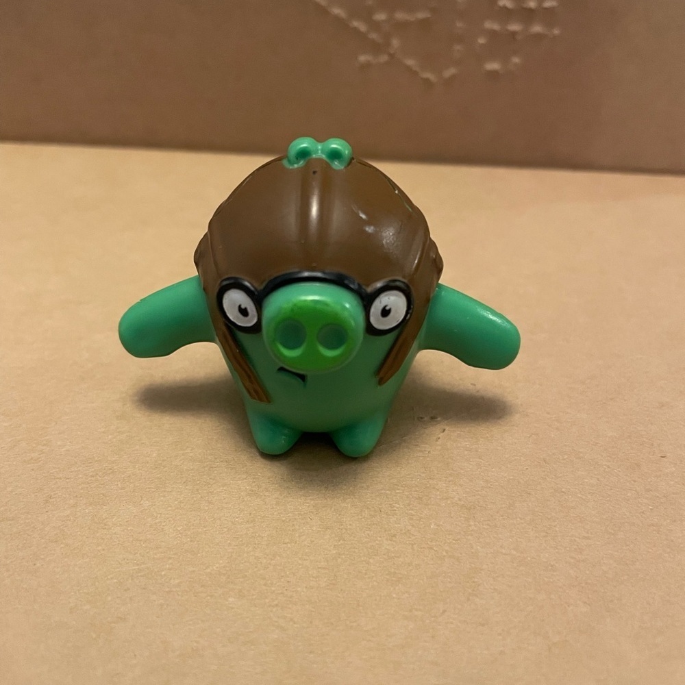 Angry birds Green and Brown Toy Figure
